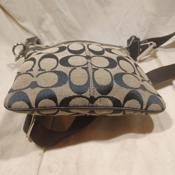 Coach crossbody - Picture 5 of 8